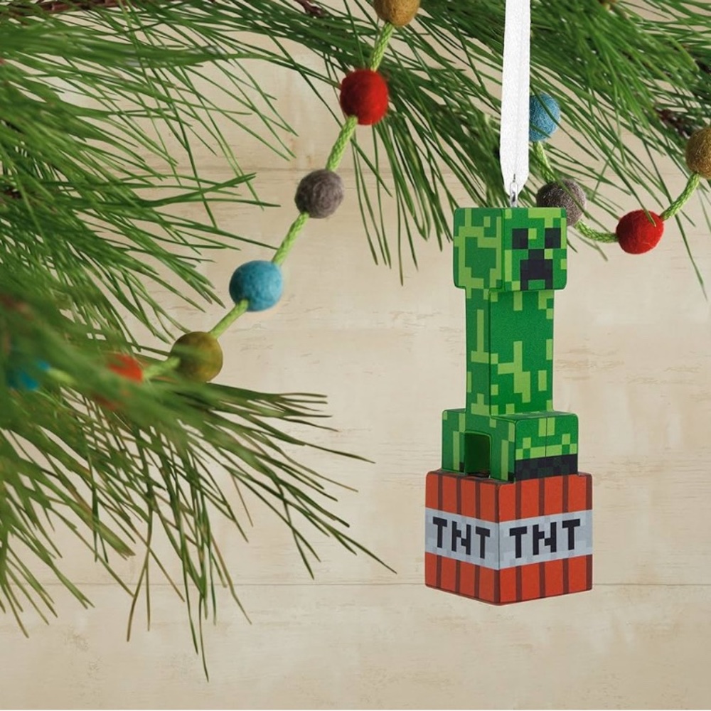 NWT Hallmark MINECRAFT CREEPER ON TNT BLOCK ORNAMENT